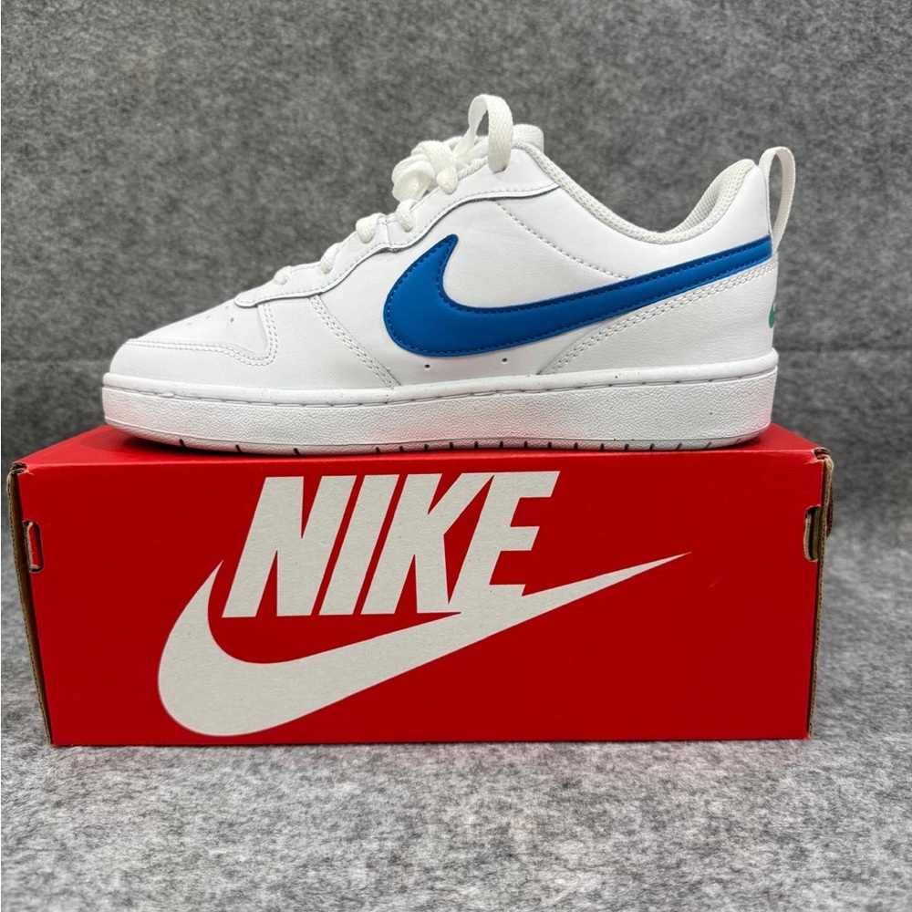 Nike Kids Sneakers in White and Blue